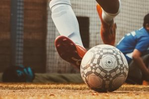 La storia e la situazione attuale del calcio tra passione e denaro.