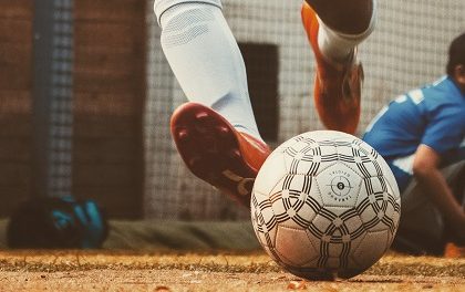 La storia e la situazione attuale del calcio tra passione e denaro.