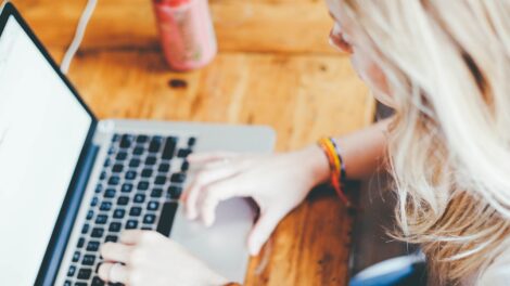 In rete (e non solo) ci sono una marea di strumenti e di contenuti educativi. Ma vogliamo davvero usarli?