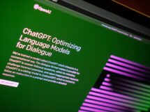 ChatGPT porta molte inedite potenzialità nel lavoro di studio e accademico. Ma quali rischi?