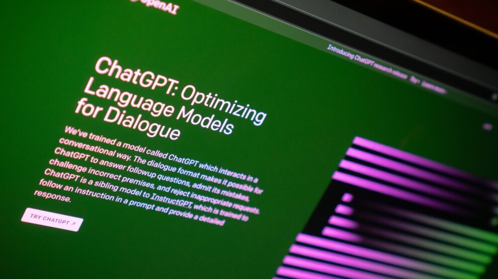 ChatGPT porta molte inedite potenzialità nel lavoro di studio e accademico. Ma quali rischi?